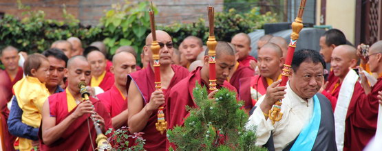 Jangsi Tenga Rinpocze przybywa do klasztoru Bencien w Katmandu - uroczysta procesja