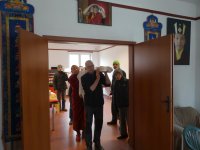 Putting "the tree of life" into the Kyabje Rinpoche's stupa