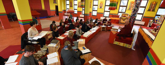 Lama Rinczen prowadzi zajęcia w ramach buddyjskich studiów