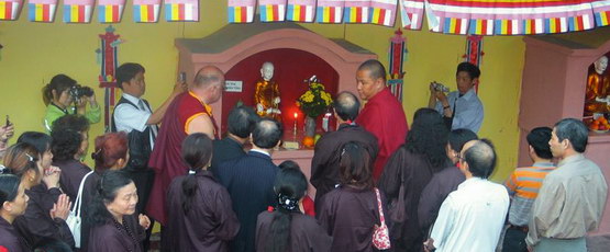 Wizyta Drubłanga Sangje Njenpy Rinpoczego w warszawskiej pagodzie